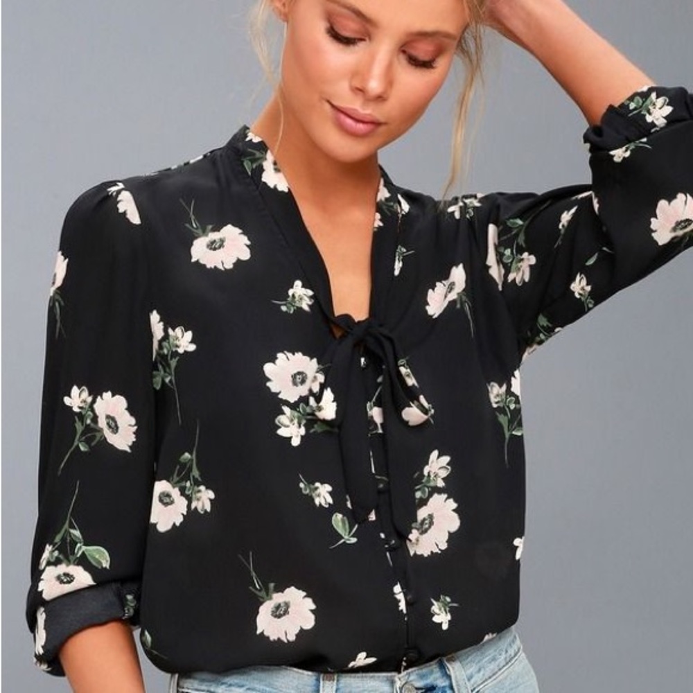 Lulus On the Spot Black Floral Print Button-Up Top size small